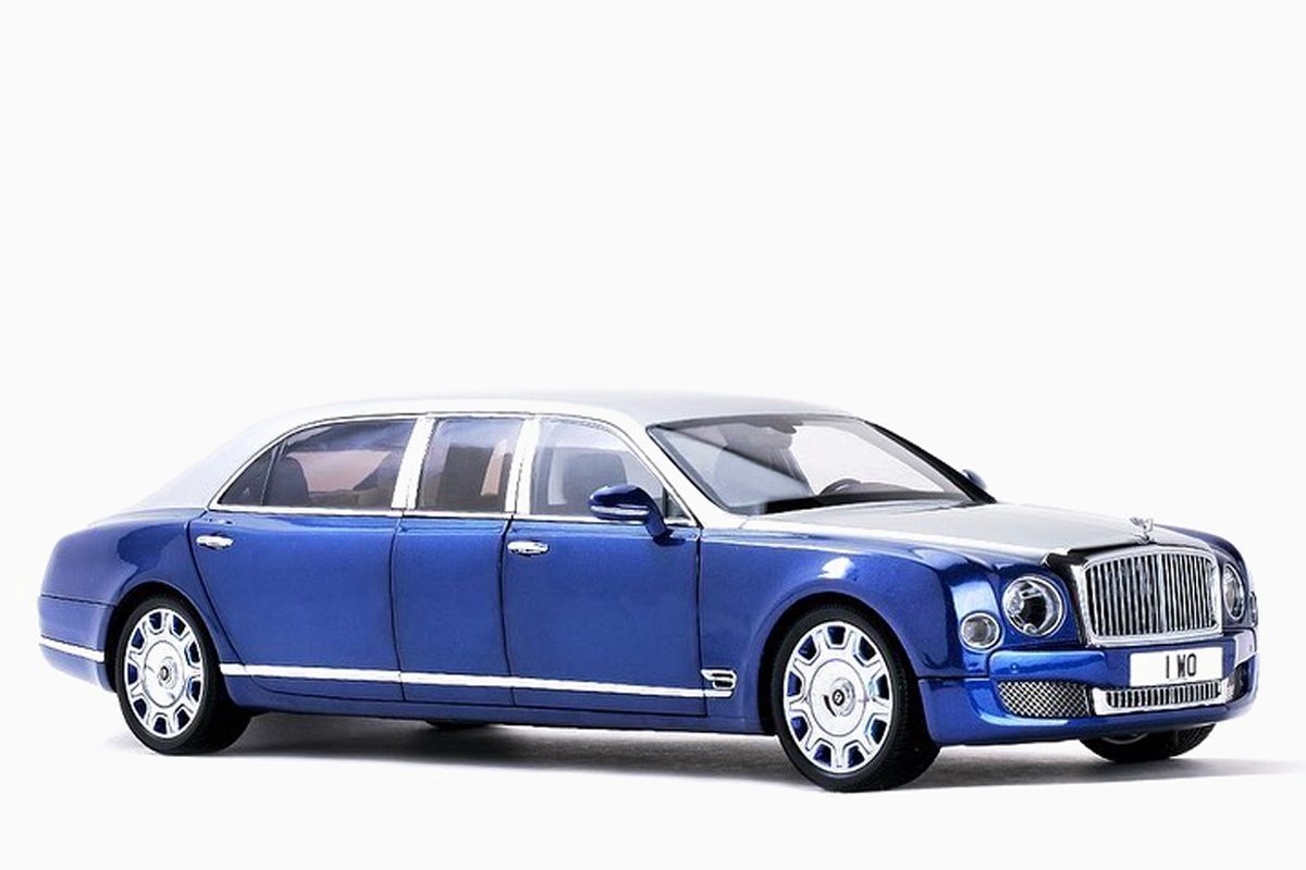 Bentley Mulsanne Grand Limousine by Mulliner - 2017 - Silver Frost Moroccan Blue 1/18