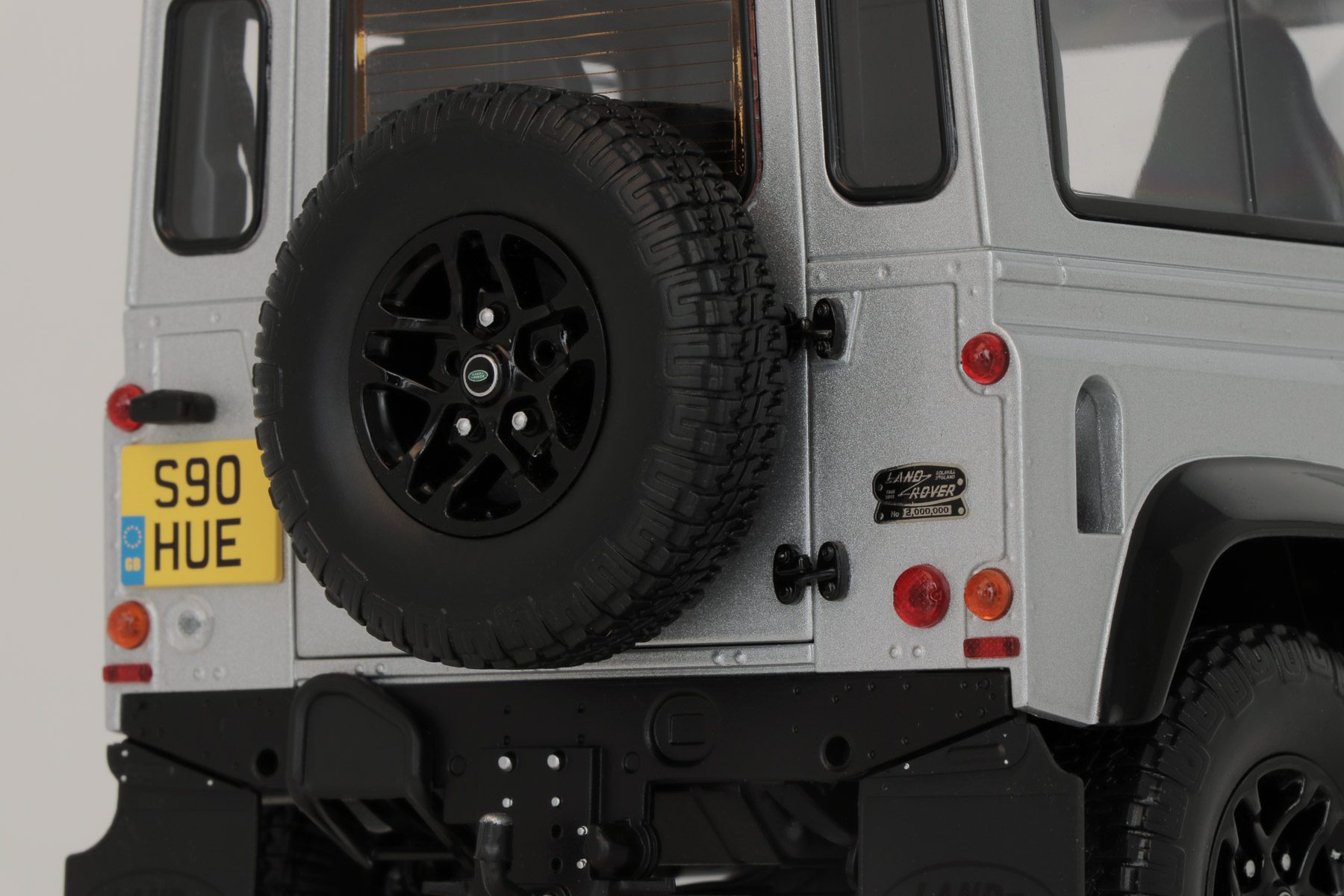 Almost Real Land Rover Defender 90 1:18