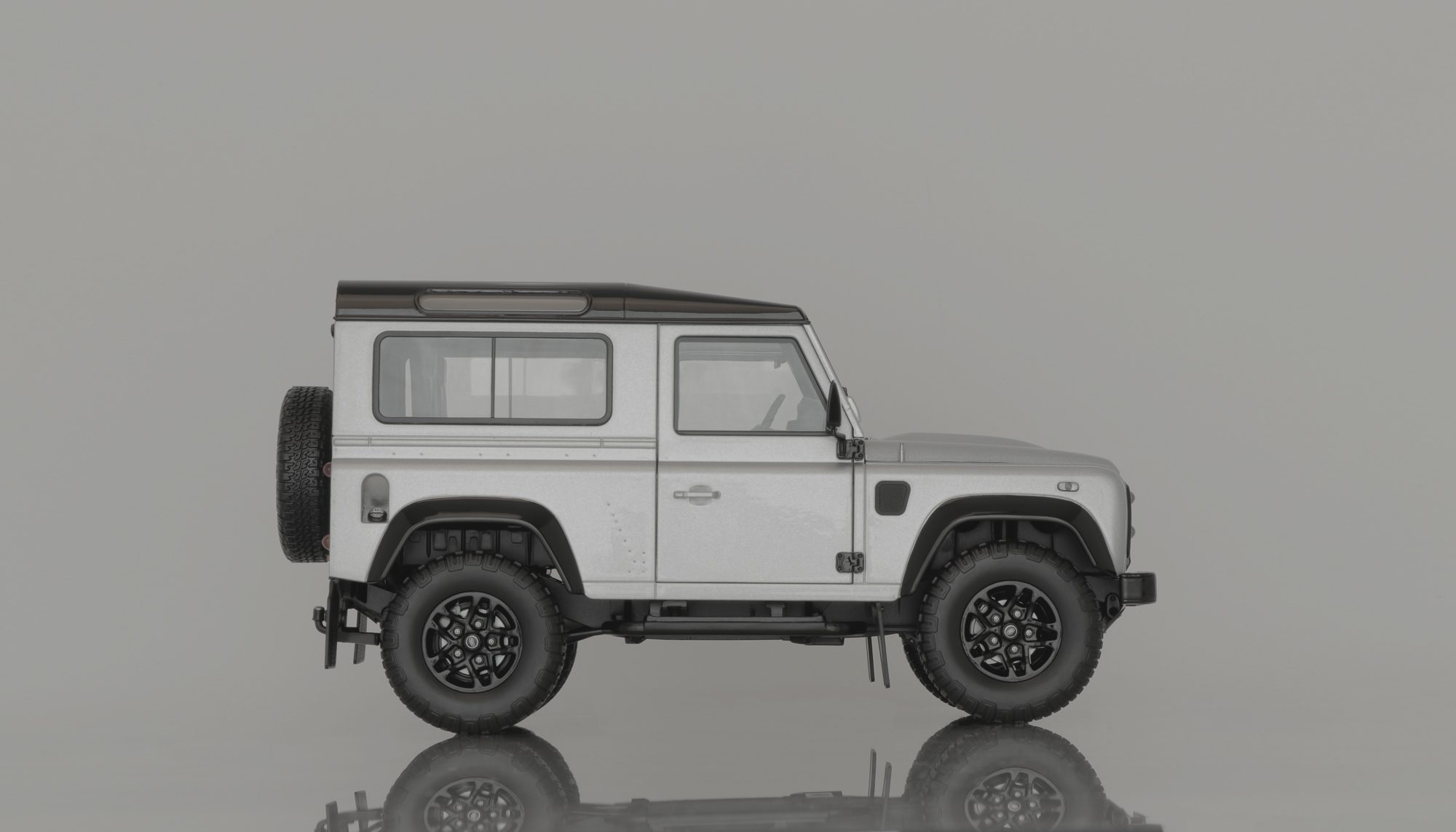 Almost Real Land Rover Defender 90 Silver