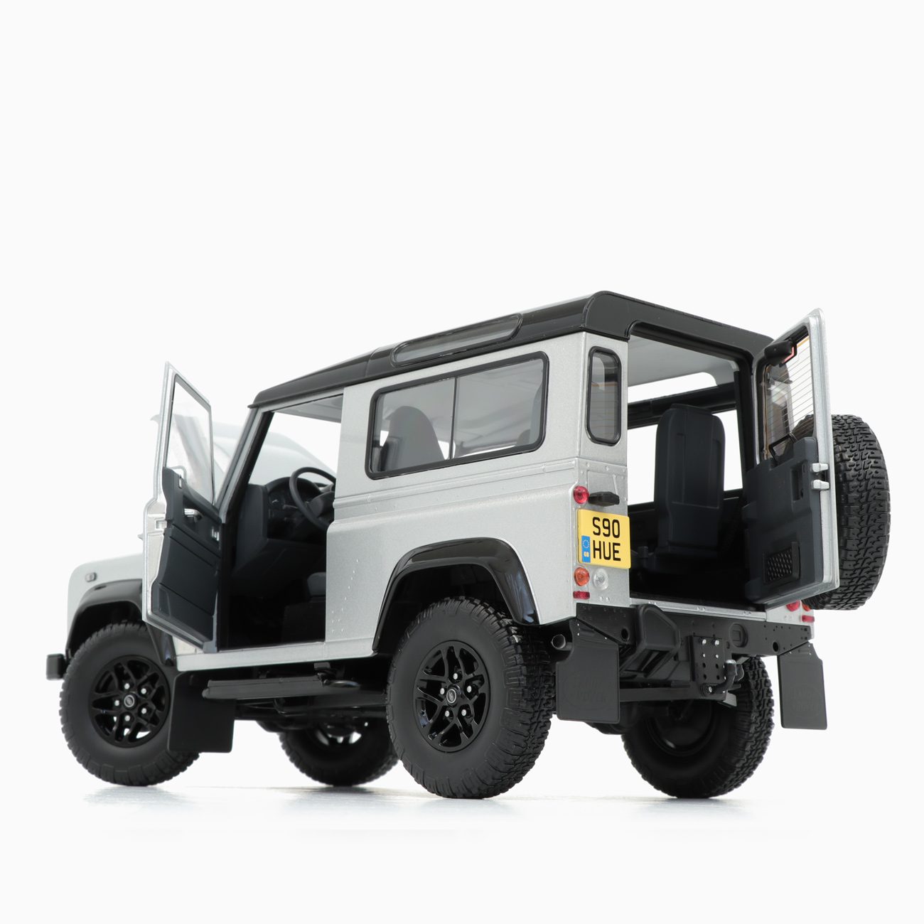 Almost Real Land Rover Defender 90 1:18