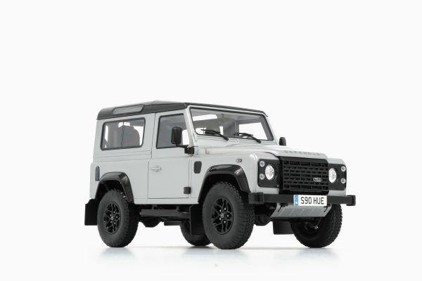 Land Rover Defender 90 Silver 1:18 by Almost Real
