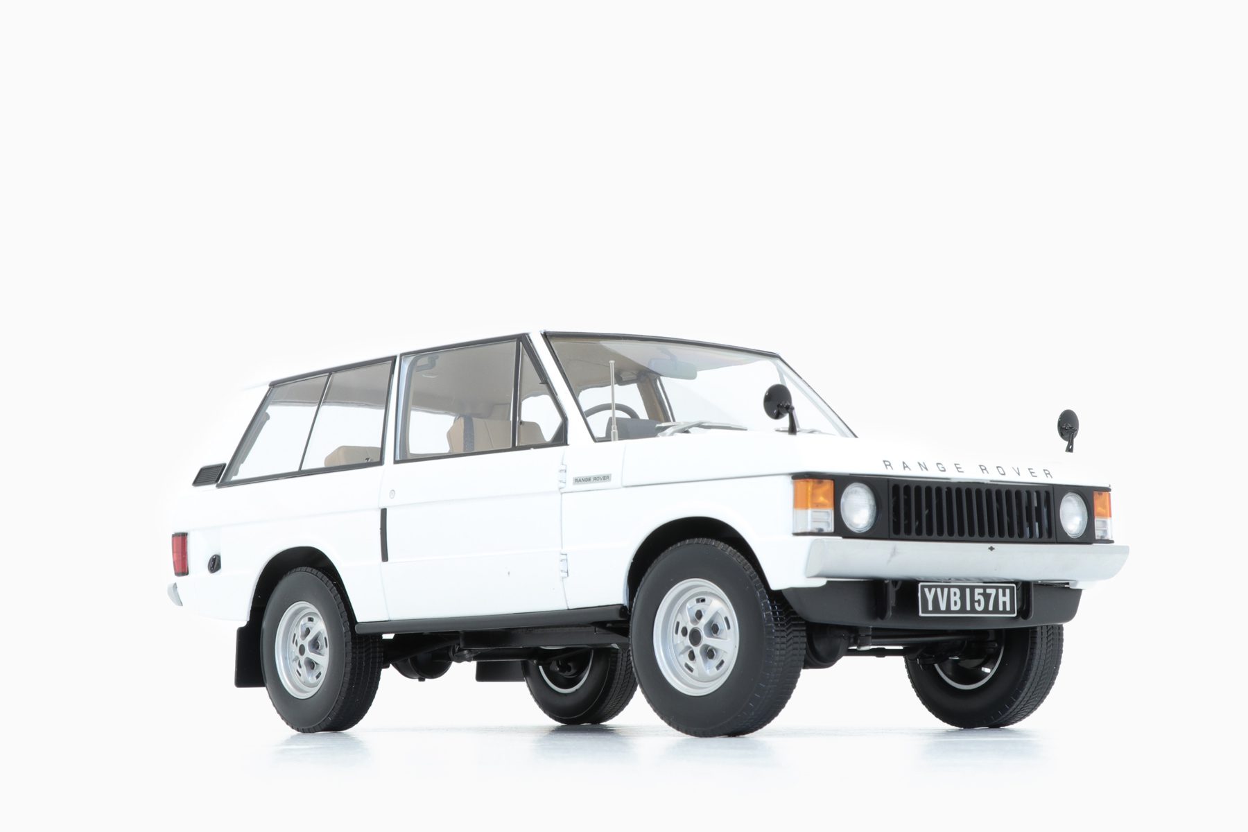 Land Rover Range Rover 1970 1:18 White Almost Real