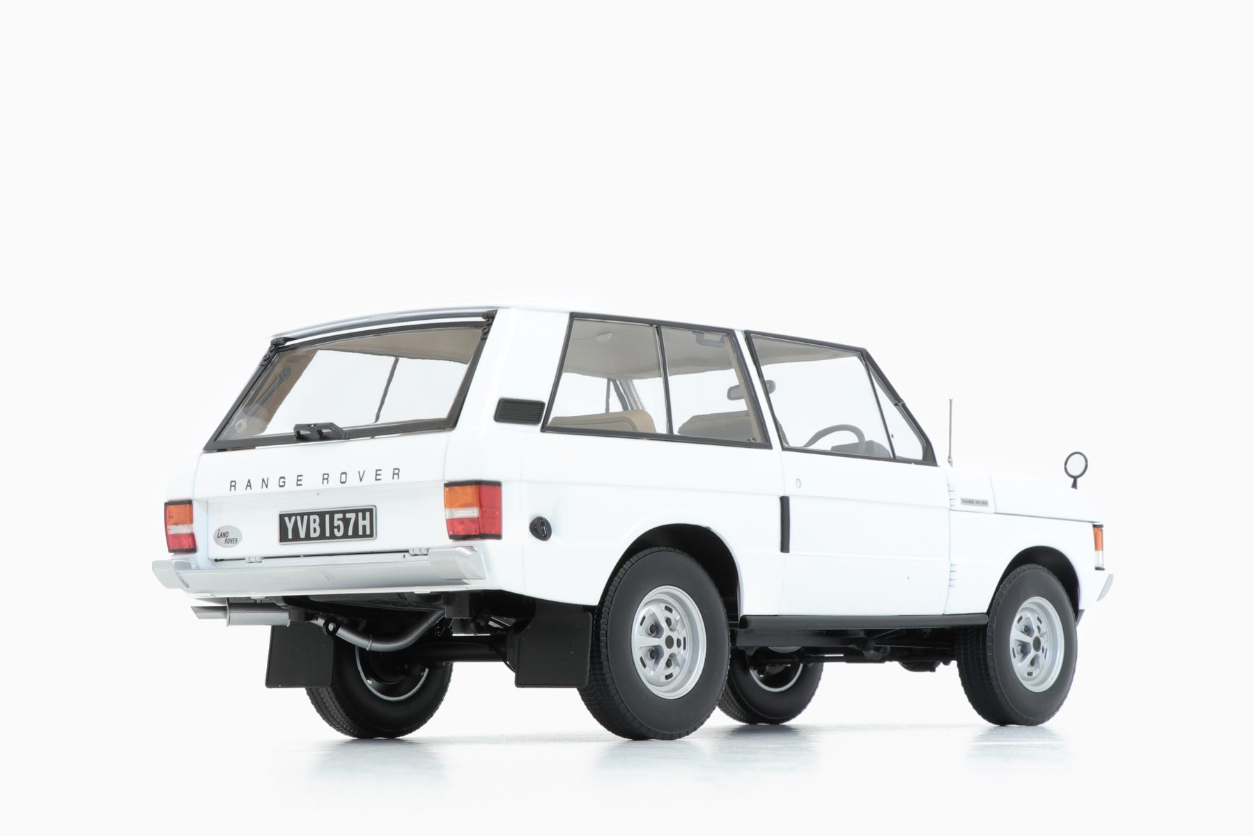 Land Rover Range Rover 1970 1:18 White Almost Real