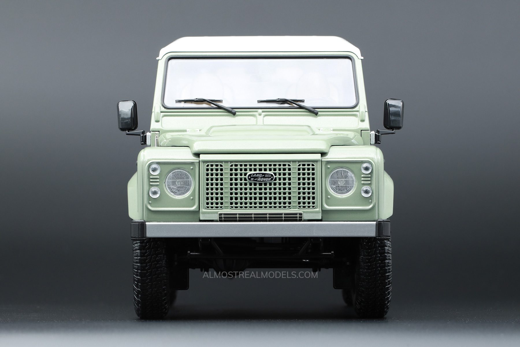 gift 1:18 Land Rover Defender 110 Heritage Edition green color