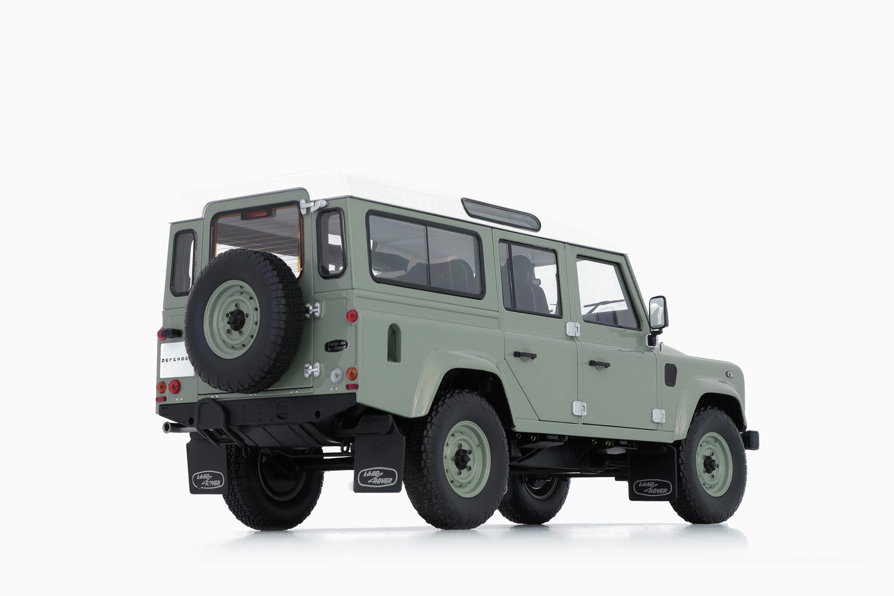 Almost Real Land Rover Defender 110 Heritage Edition Green 1:18