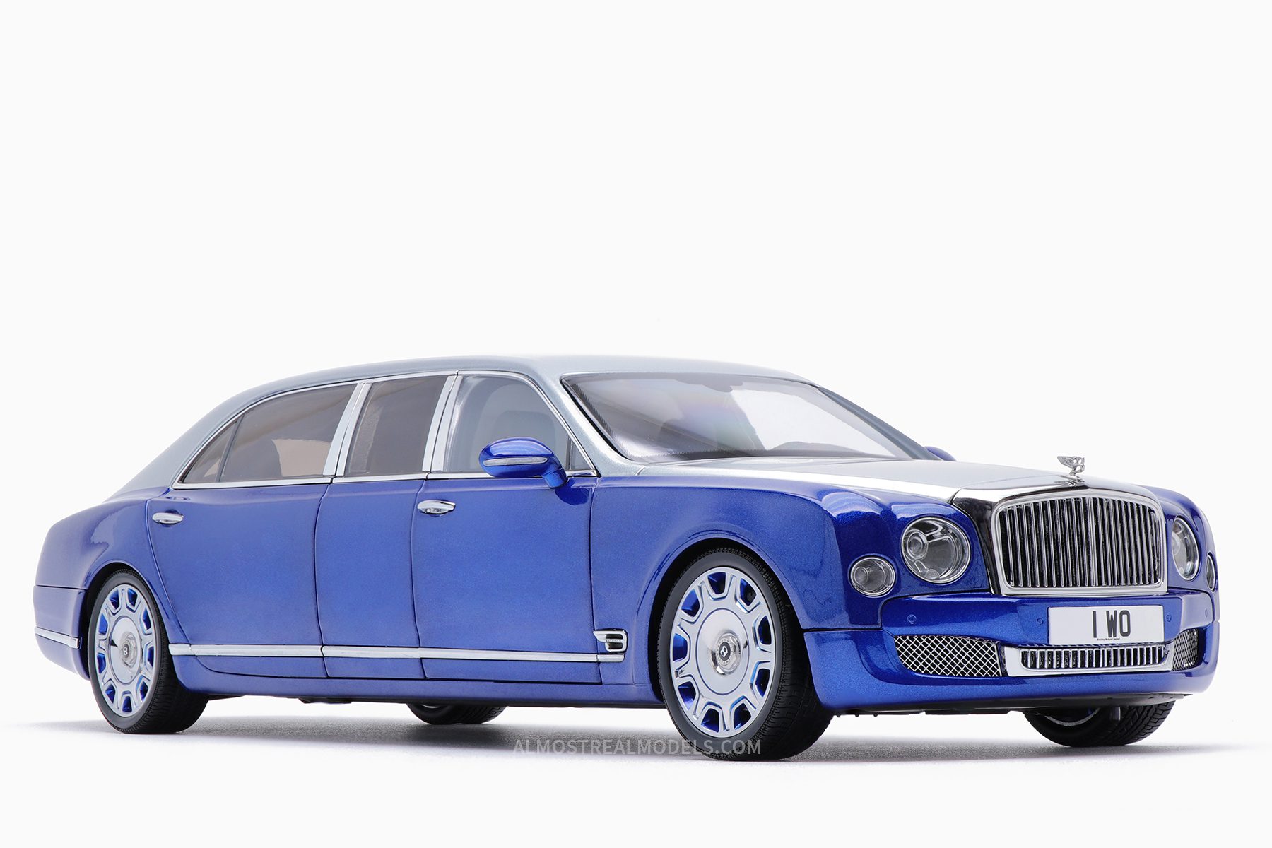 Bentley Mulsanne Grand Limousine by Mulliner - 2017 - Silver Frost Moroccan Blue 1:18