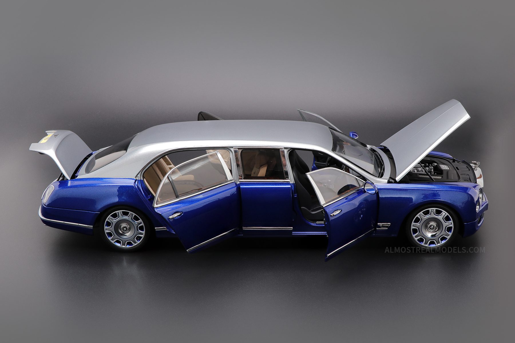 Bentley Mulsanne Grand Limousine by Mulliner - 2017 - Silver Frost Moroccan Blue 1:18