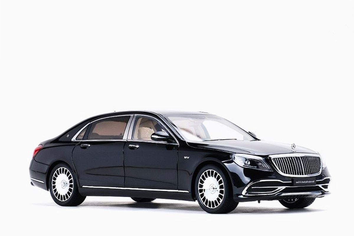 Mercedes-Maybach S-Class 2019 black 1:18 almost real
