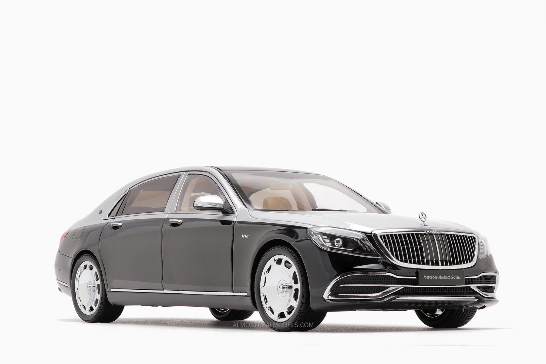 Mercedes-Maybach S-class 2019 SIlver Black 1:18 Almost Real