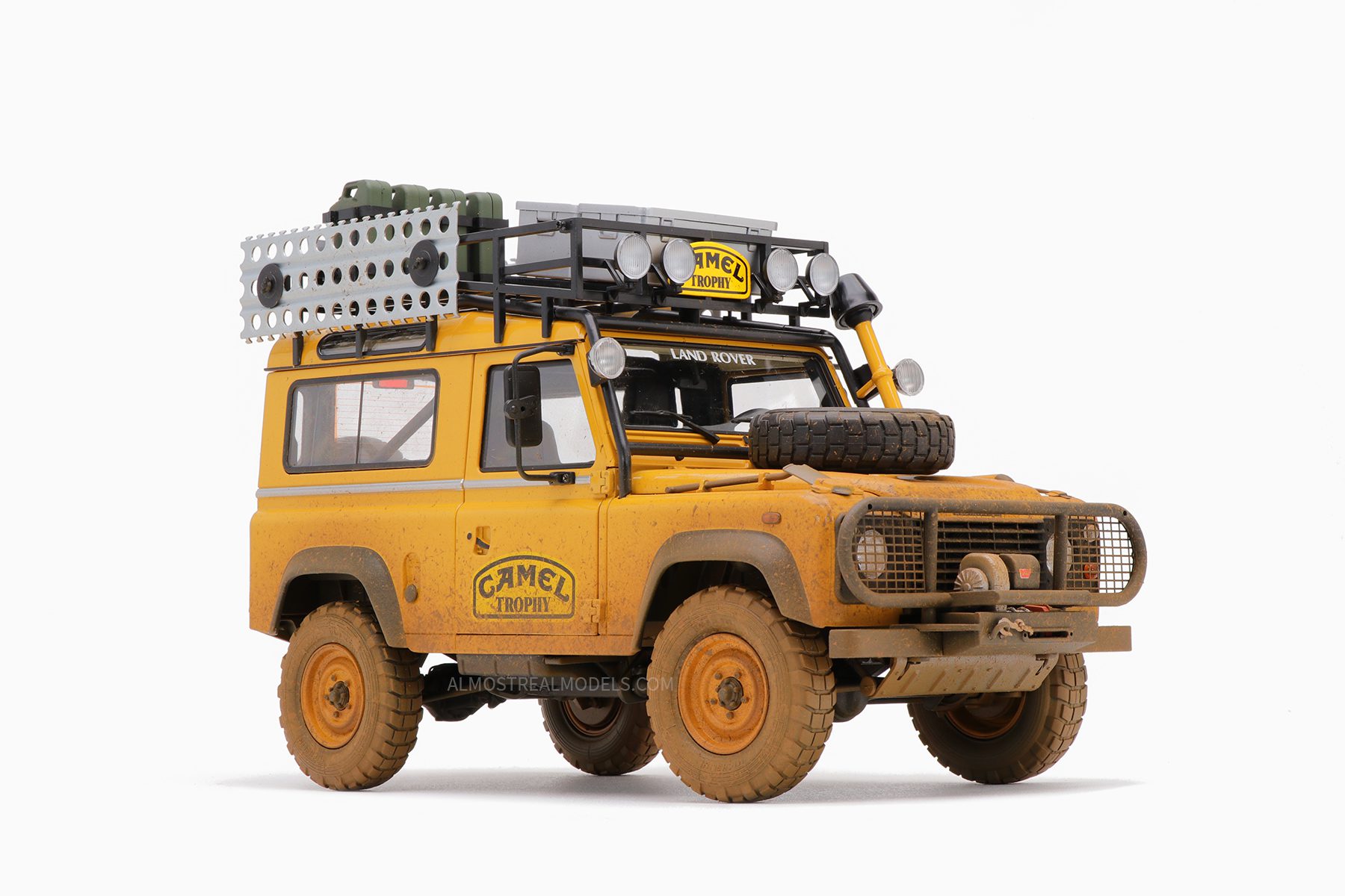 Land Rover Defender 90 Camel Trophy Dirty Edition 1:18