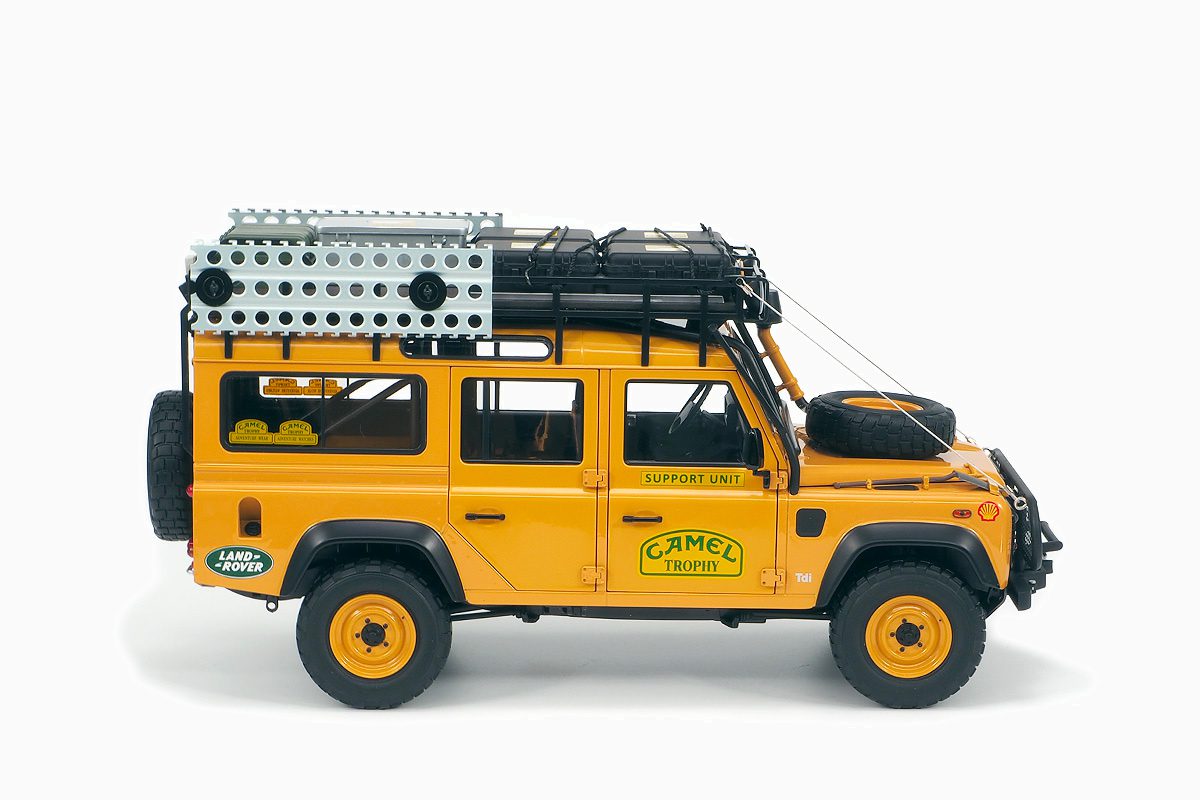 1:18 Land Rover DEFENDER 110 "Camel Trophy" Support Unit Sabah-Malaysia - 1993 Sideview
