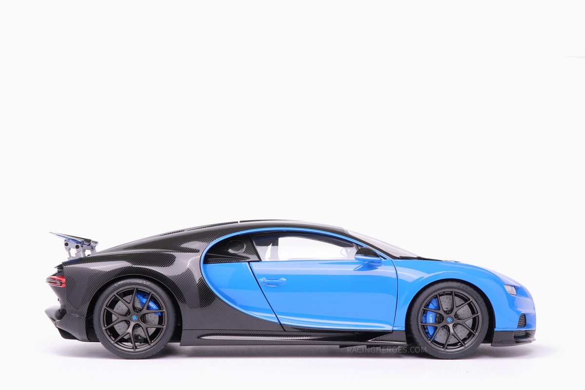 bugatti-chiron-blue-autoart-3w
