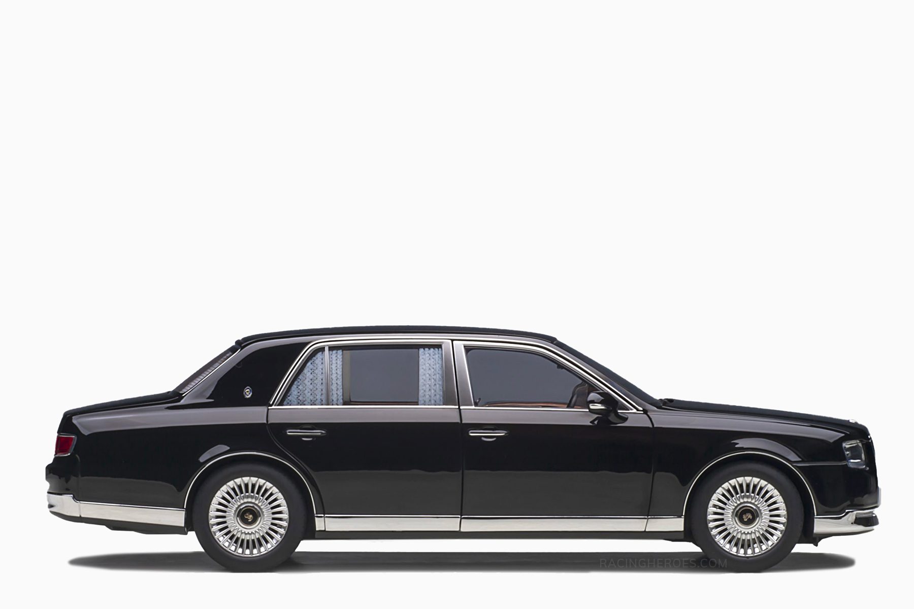 Toyota Century Special Edition with Curtain Black Autoart 1:18