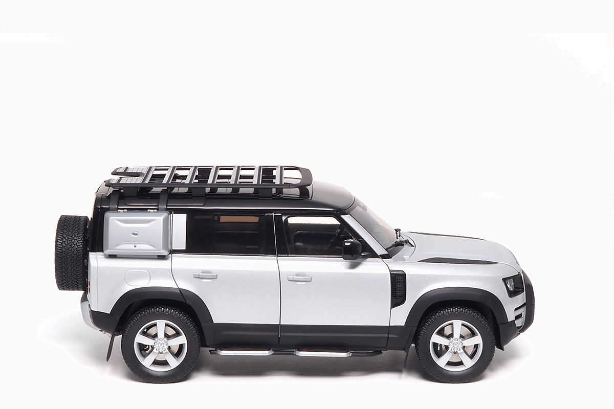 Land Rover Defender 110 Silver Satin Almost Real 1/18