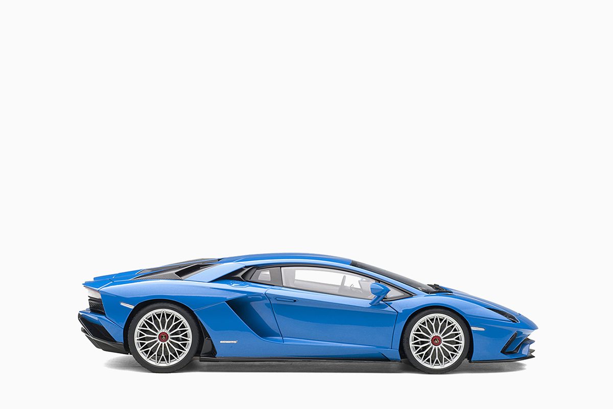 Lamborghini Aventador S, Blu Nila/Pearl Blue 1:18 by AutoArt