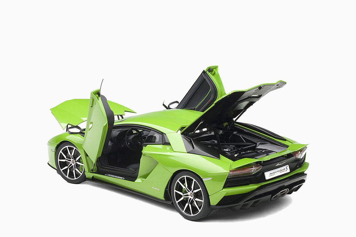 Lamborghini Aventador S, Verde Mantis/Pearl Green 1:18 by AutoArt