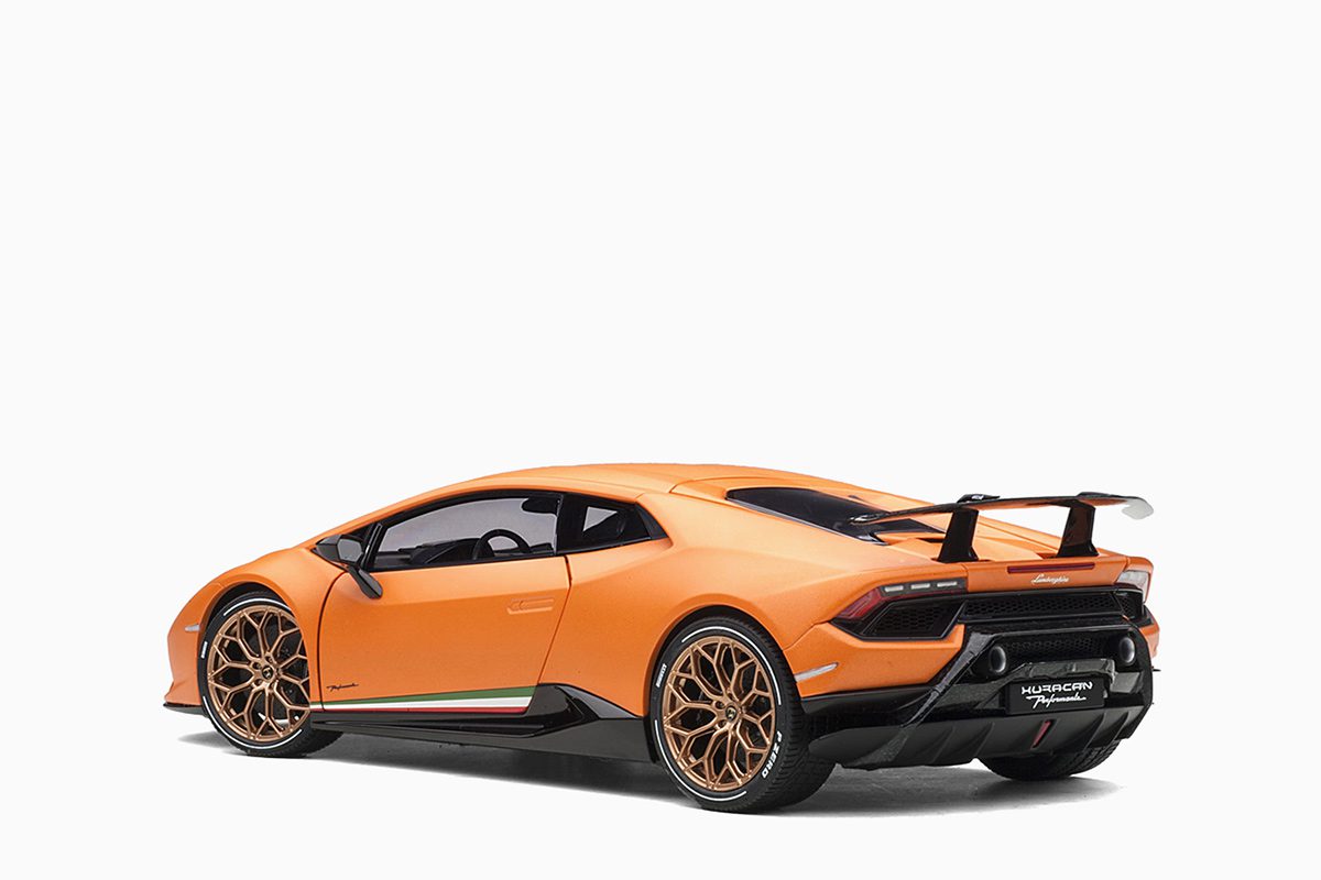 Lamborghini Huracan Performante Matt Orange 1:18 by AutoArt